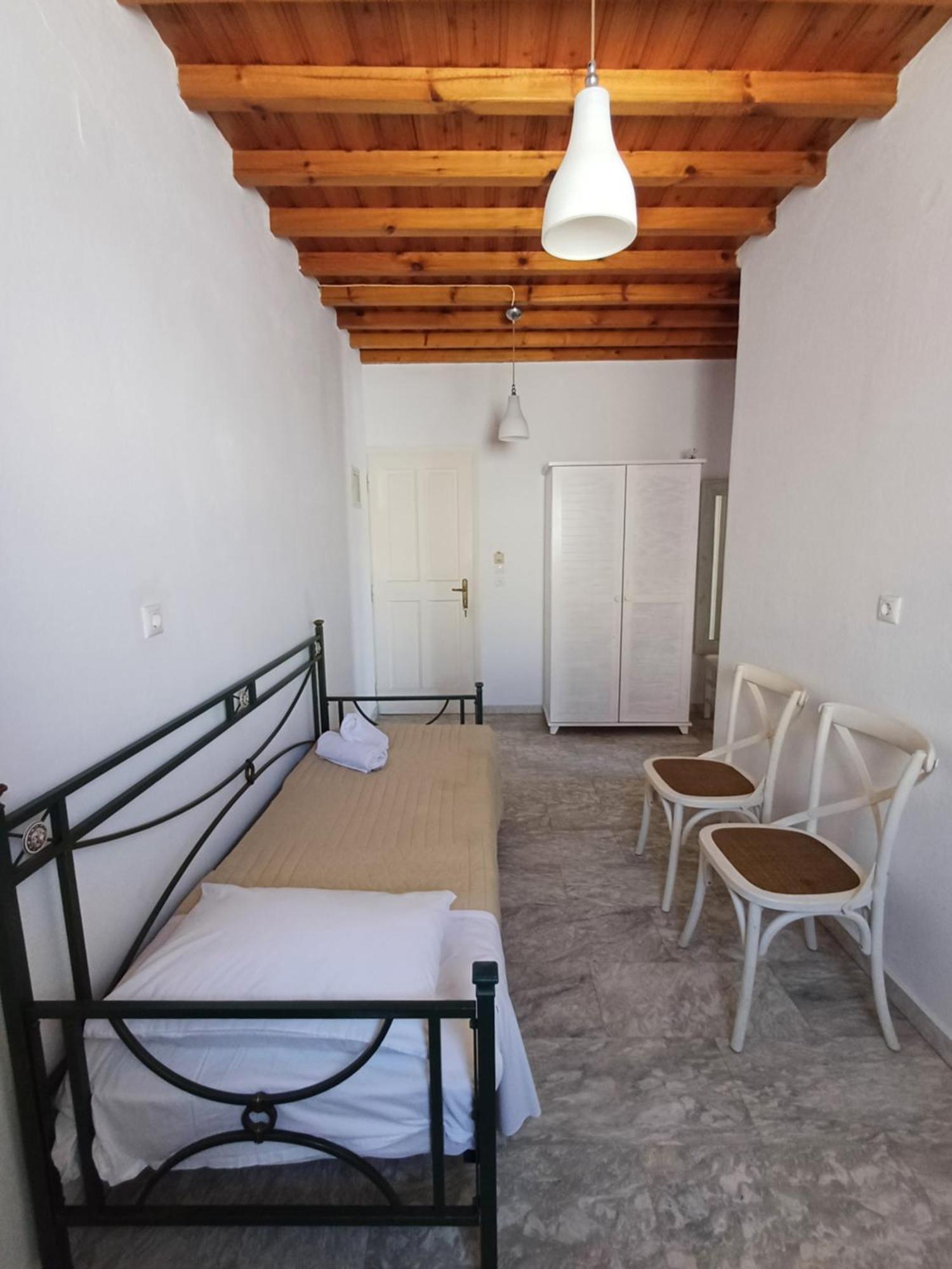 Manos Aparthotel